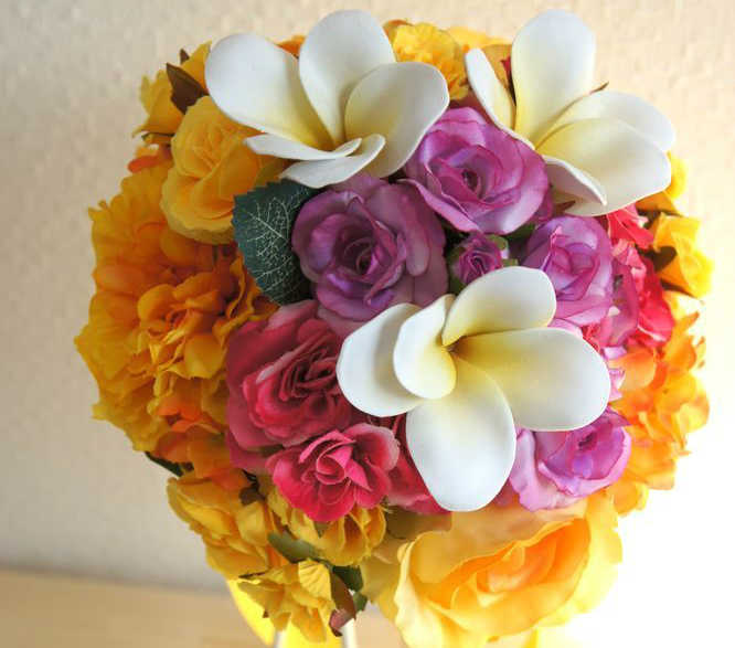 高級造花専門店アンクラフトはオーダーメイドでウェディングブーケの制作をしております。お花の事がわからなくても大丈夫。イメージ画像を送っていただければ花嫁様のイメージしているブーケを形にします。相談は無料。国家資格を持つ専門のスタッフが対応いたしますので安心してご相談ください。兵庫県・大阪・関西からのお問合せが沢山。