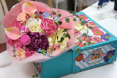 素敵なボックスにカワイイ花束　花束レッスン