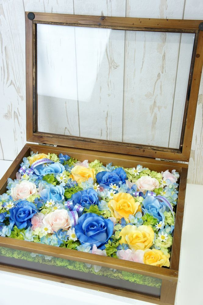 バラのBOXアレンジ　アニメキャラクターグッズ　高級造花専門店アンクラフトは１級フラワー装飾技能士がアーティフィシャルフラワー（造花）を使用し、ご希望のアレンジメント、髪飾り、ブーケをオーダーメイドで制作致します。結婚記念日やお見舞いの花、花言葉に合わせたお花の贈り物や開店花、待合室用、応接用花、個性的な髪飾りや派手な花、大人可愛い、おしゃれなバラなどどんなオーダーでもお気軽にお問い合わせください。大阪、兵庫県、関西からアクセスが簡単。