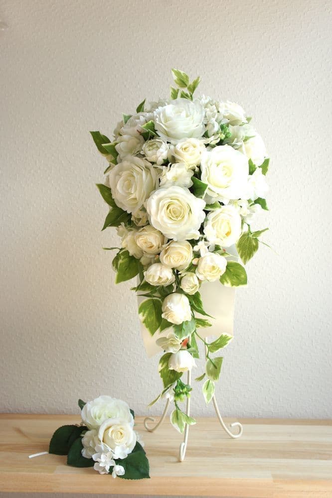 バラのキャスケードブーケ　オーダーメイド承ります！