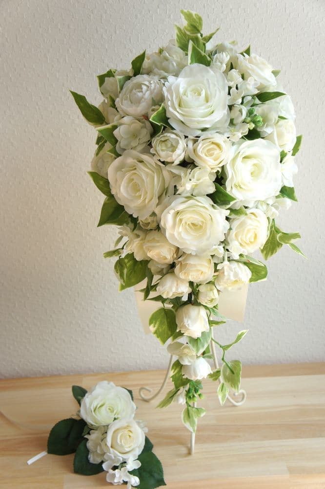 バラのキャスケードブーケ