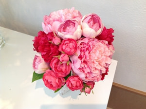 シャクヤクとバラのクラッチブーケ　造花