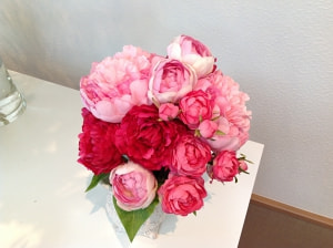 シャクヤクとバラのクラッチブーケ　造花