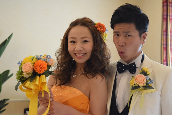 ドレスに合わせたクラッチブーケ