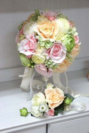 ラウンドブーケ　オーダーメイド承ります。ラウンドブーケ（ブートニア付）11000円（税別）　　