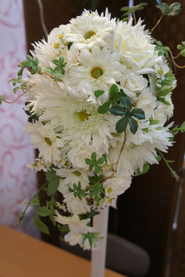 ガーベラのキャスケードブーケ