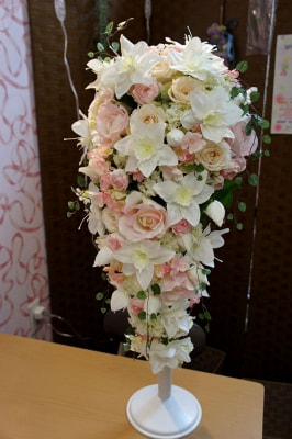 ユーチャリスとローズのブーケ