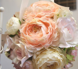 アーティフィシャルフラワーブーケです。ブーケはオーダーメイドでお作りしております