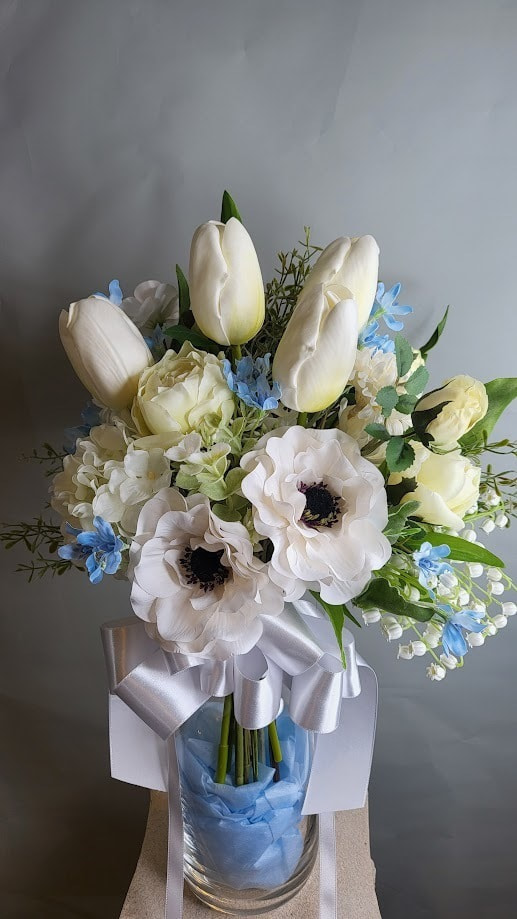 高級造花専門店アンクラフトは１級フラワー装飾技能士がアーティフィシャルフラワー（造花）で結婚式、ウェディングブーケ、髪飾り、ウェルカムボードなど無料相談開催。安くて低価格のブーケを10,000円からオーダーできます。ブーケのレッスン、只今レッスン料無料。おしゃれなブーケを制作致します。阪神電車、鳴尾・武庫川女子大駅。大阪、兵庫県、関西、西宮の隠れ家地下１階店舗あります。