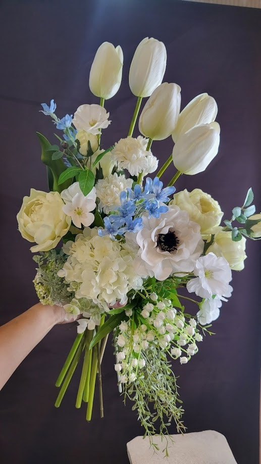 高級造花専門店アンクラフトは１級フラワー装飾技能士がアーティフィシャルフラワー（造花）で結婚式、ウェディングブーケ、髪飾り、ウェルカムボードなど無料相談開催。安くて低価格のブーケを10,000円からオーダーできます。ブーケのレッスン、只今レッスン料無料。おしゃれなブーケを制作致します。阪神電車、鳴尾・武庫川女子大駅。大阪、兵庫県、関西、西宮の隠れ家地下１階店舗あります。チューリップのブーケ