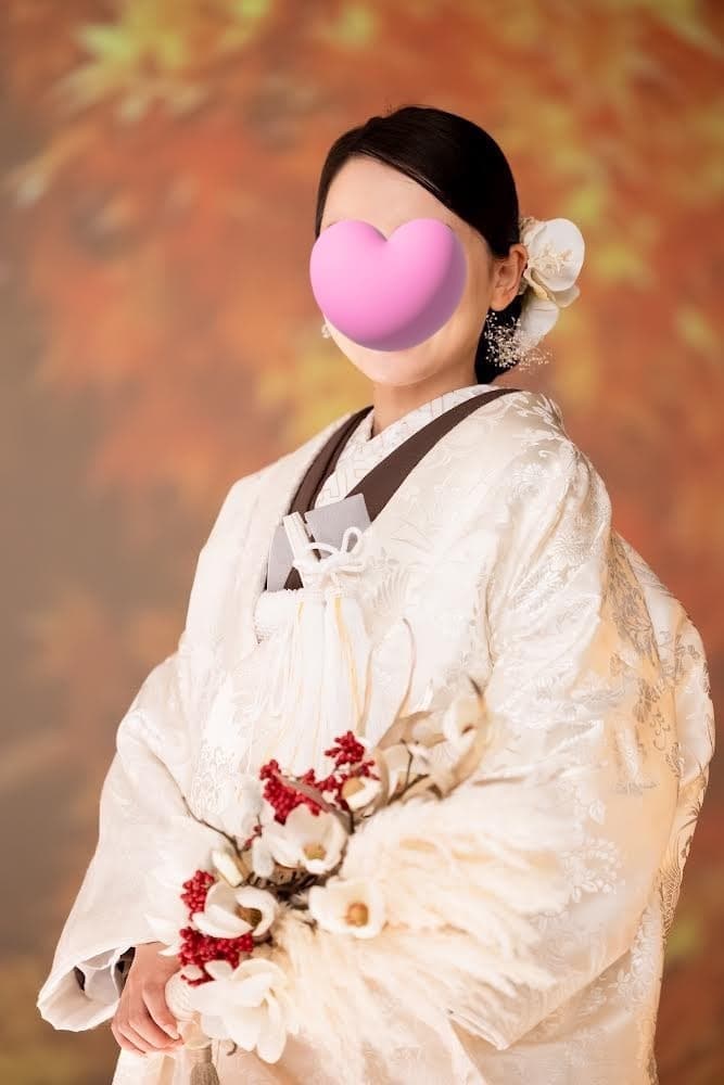 マグノリアとパンパスのブーケ　高級造花専門店アンクラフトは１級フラワー装飾技能士がアーティフィシャルフラワー（造花）で結婚式、ウェディングブーケ、髪飾り、ウェルカムボードなど無料相談開催。安くて低価格のブーケを10,000円からオーダーできます。ブーケのレッスン、只今レッスン料無料。おしゃれなブーケを制作致します。阪神電車、鳴尾・武庫川女子大駅。大阪、兵庫県、関西、西宮の隠れ家地下１階店舗あります。