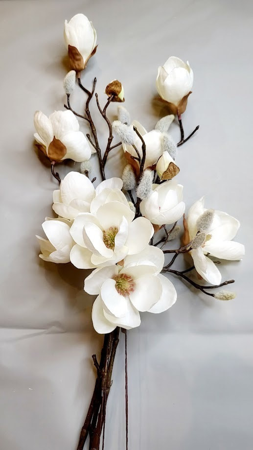 マグノリアとパンパスのブーケ　高級造花専門店アンクラフトは１級フラワー装飾技能士がアーティフィシャルフラワー（造花）で結婚式、ウェディングブーケ、髪飾り、ウェルカムボードなど無料相談開催。安くて低価格のブーケを10,000円からオーダーできます。ブーケのレッスン、只今レッスン料無料。おしゃれなブーケを制作致します。阪神電車、鳴尾・武庫川女子大駅。大阪、兵庫県、関西、西宮の隠れ家地下１階店舗あります。