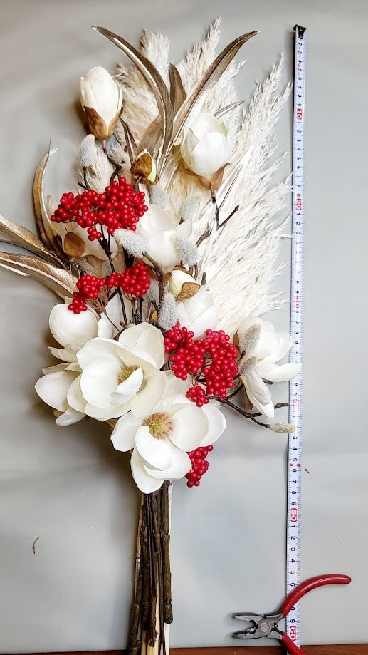 マグノリアとパンパスのブーケ　高級造花専門店アンクラフトは１級フラワー装飾技能士がアーティフィシャルフラワー（造花）で結婚式、ウェディングブーケ、髪飾り、ウェルカムボードなど無料相談開催。安くて低価格のブーケを10,000円からオーダーできます。ブーケのレッスン、只今レッスン料無料。おしゃれなブーケを制作致します。阪神電車、鳴尾・武庫川女子大駅。大阪、兵庫県、関西、西宮の隠れ家地下１階店舗あります。