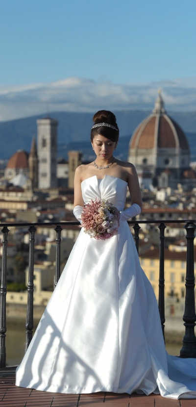 高級造花専門店アンクラフトはオーダーメイドでウェディングブーケの制作をしております。お花の事がわからなくても大丈夫。イメージ画像を送っていただければ花嫁様のイメージしているブーケを形にします。相談は無料。国家資格を持つ専門のスタッフが対応いたしますので安心してご相談ください。兵庫県・大阪・関西からのお問合せが沢山。