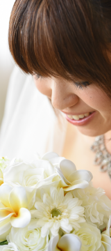 高級造花専門店アンクラフトはオーダーメイドでウェディングブーケの制作をしております。お花の事がわからなくても大丈夫。イメージ画像を送っていただければ花嫁様のイメージしているブーケを形にします。相談は無料。国家資格を持つ専門のスタッフが対応いたしますので安心してご相談ください。兵庫県・大阪・関西からのお問合せが沢山。