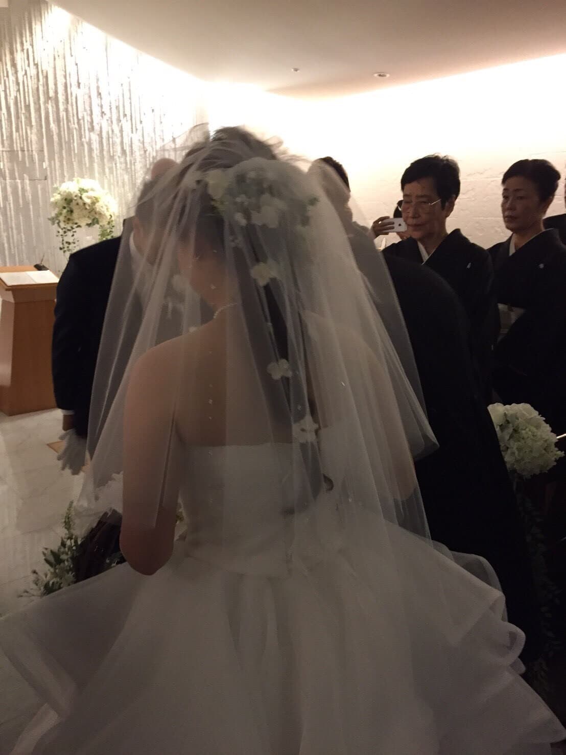 高級造花専門店アンクラフトはオーダーメイドでウェディングブーケの制作をしております。お花の事がわからなくても大丈夫。イメージ画像を送っていただければ花嫁様のイメージしているブーケを形にします。相談は無料。国家資格を持つ専門のスタッフが対応いたしますので安心してご相談ください。兵庫県・大阪・関西からのお問合せが沢山。