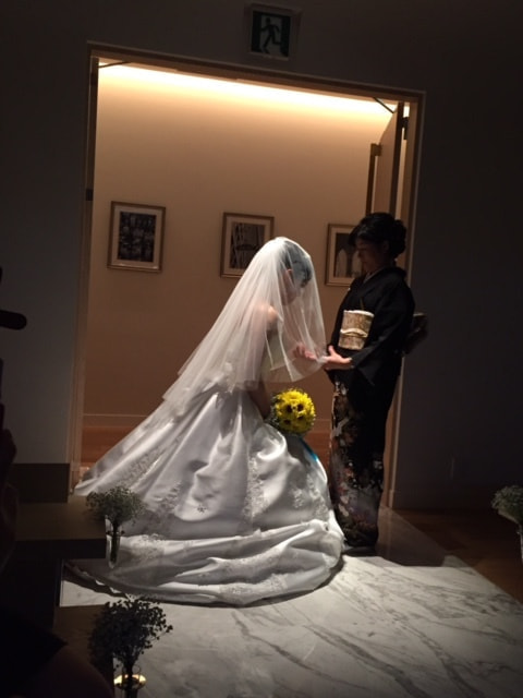 高級造花専門店アンクラフトはオーダーメイドでウェディングブーケの制作をしております。お花の事がわからなくても大丈夫。イメージ画像を送っていただければ花嫁様のイメージしているブーケを形にします。相談は無料。国家資格を持つ専門のスタッフが対応いたしますので安心してご相談ください。兵庫県・大阪・関西からのお問合せが沢山。