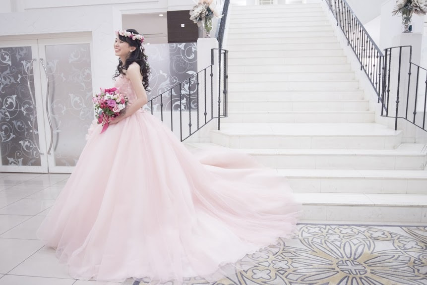 高級造花専門店アンクラフトはオーダーメイドでウェディングブーケの制作をしております。お花の事がわからなくても大丈夫。イメージ画像を送っていただければ花嫁様のイメージしているブーケを形にします。相談は無料。国家資格を持つ専門のスタッフが対応いたしますので安心してご相談ください。兵庫県・大阪・関西からのお問合せが沢山。