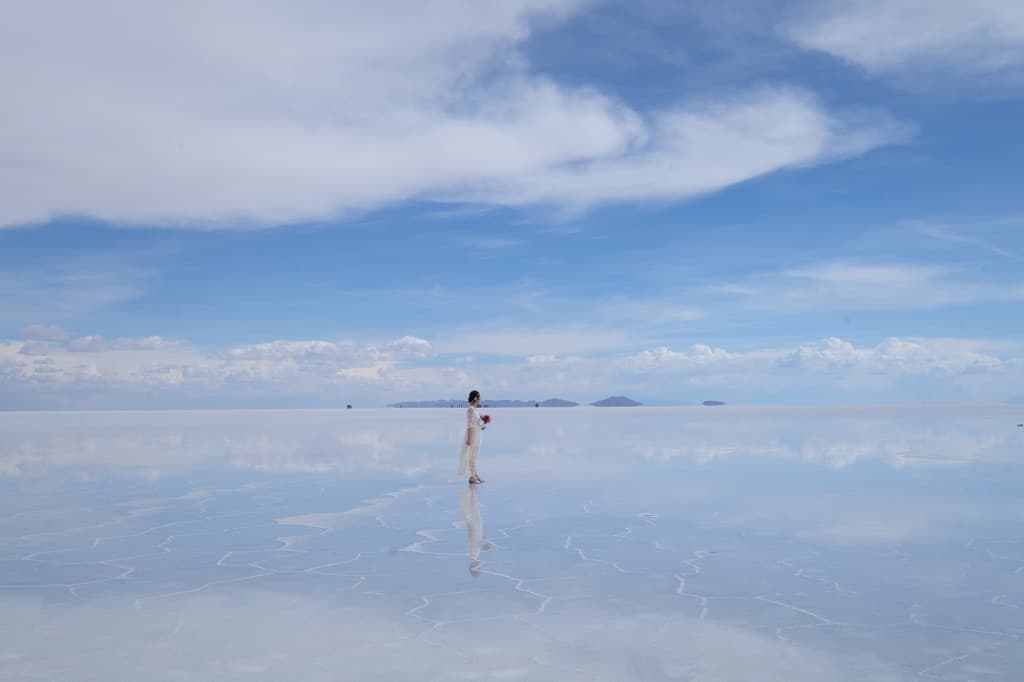ウユニ塩湖　高級造花専門店アンクラフトはオーダーメイドでウェディングブーケの制作をしております。お花の事がわからなくても大丈夫。イメージ画像を送っていただければ花嫁様のイメージしているブーケを形にします。相談は無料。国家資格を持つ専門のスタッフが対応いたしますので安心してご相談ください。兵庫県・大阪・関西からのお問合せが沢山。