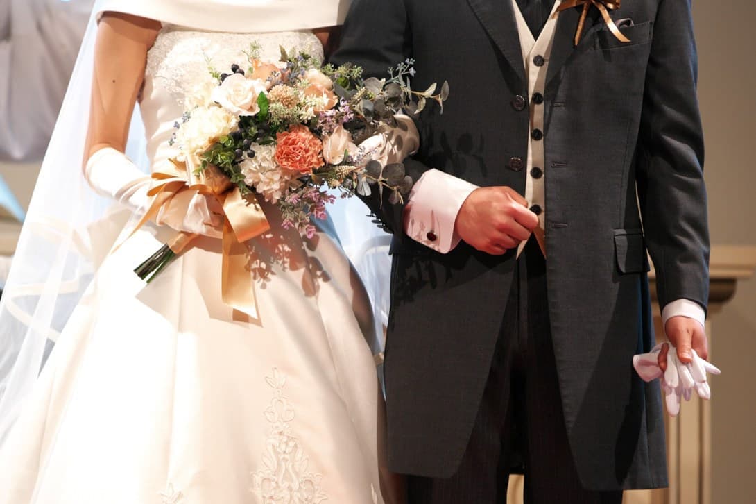 高級造花専門店アンクラフトはオーダーメイドでウェディングブーケの制作をしております。お花の事がわからなくても大丈夫。イメージ画像を送っていただければ花嫁様のイメージしているブーケを形にします。相談は無料。国家資格を持つ専門のスタッフが対応いたしますので安心してご相談ください。兵庫県・大阪・関西からのお問合せが沢山。