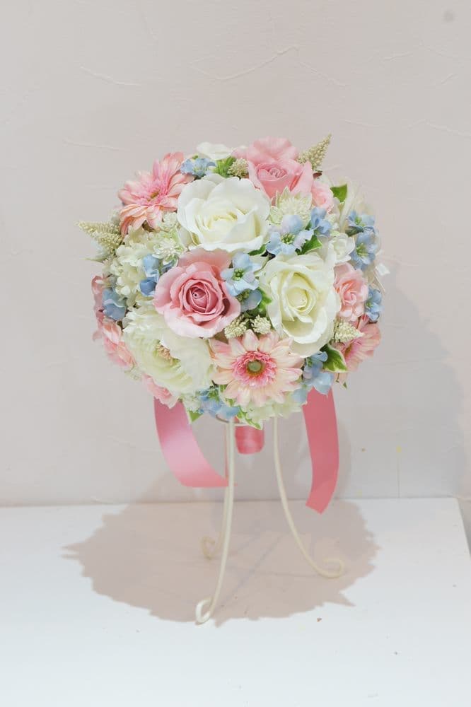 高級造花専門店アンクラフトはオーダーメイドでウェディングブーケの制作をしております。お花の事がわからなくても大丈夫。イメージ画像を送っていただければ花嫁様のイメージしているブーケを形にします。相談は無料。国家資格を持つ専門のスタッフが対応いたしますので安心してご相談ください。兵庫県・大阪・関西からのお問合せが沢山。