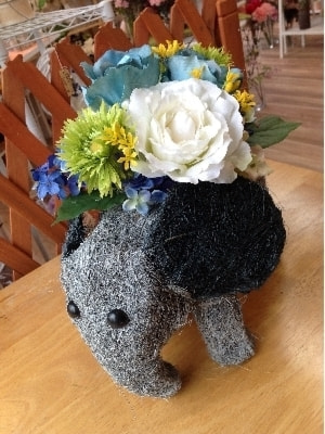 象のアレンジ　高級造花専門店アンクラフトは１級フラワー装飾技能士がアーティフィシャルフラワー（造花）を使用し、ご希望のアレンジメント、髪飾り、ブーケをオーダーメイドで制作致します。結婚記念日やお見舞いの花、花言葉に合わせたお花の贈り物や開店花、待合室用、応接用花、個性的な髪飾りや派手な花、大人可愛い、おしゃれなバラなどどんなオーダーでもお気軽にお問い合わせください。大阪、兵庫県、関西からアクセスが簡単。