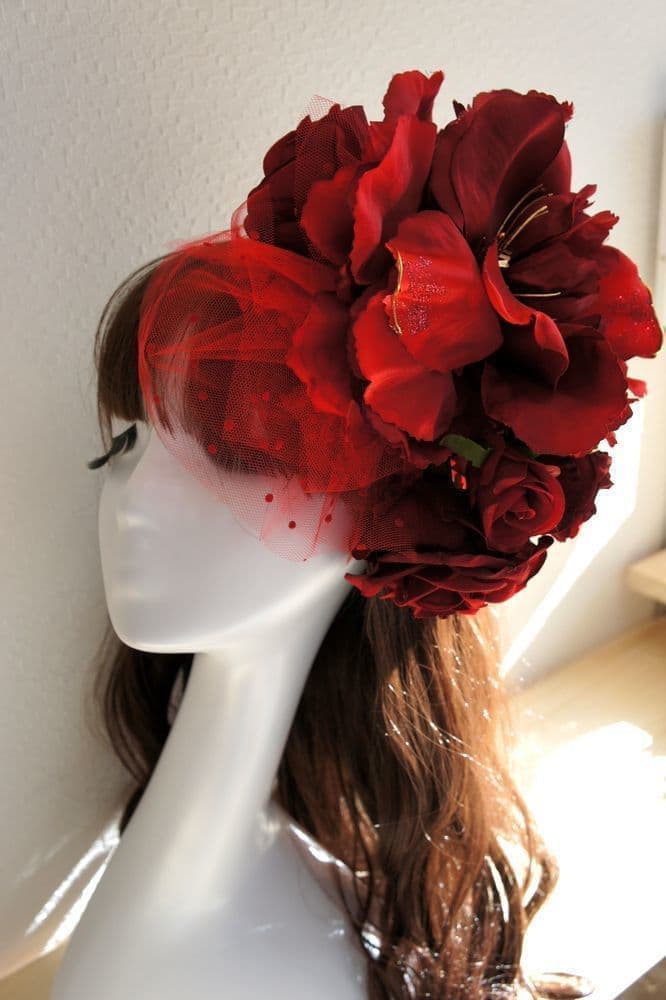 髪飾り　高級造花専門店アンクラフトは１級フラワー装飾技能士がアーティフィシャルフラワー（造花）を使用し、ご希望のアレンジメント、髪飾り、ブーケをオーダーメイドで制作致します。結婚記念日やお見舞いの花、花言葉に合わせたお花の贈り物や開店花、待合室用、応接用花、個性的な髪飾りや派手な花、大人可愛い、おしゃれなバラなどどんなオーダーでもお気軽にお問い合わせください。大阪、兵庫県、関西からアクセスが簡単。