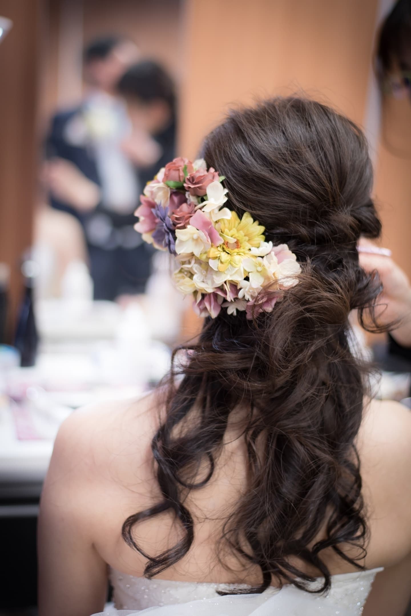 高級造花専門店アンクラフトは１級フラワー装飾技能士がアーティフィシャルフラワー（造花）を使用し、ご希望のアレンジメント、髪飾り、ブーケをオーダーメイドで制作致します。結婚記念日やお見舞いの花、花言葉に合わせたお花の贈り物や開店花、待合室用、応接用花、個性的な髪飾りや派手な花、大人可愛い、おしゃれなバラなどどんなオーダーでもお気軽にお問い合わせください。大阪、兵庫県、関西からアクセスが簡単。