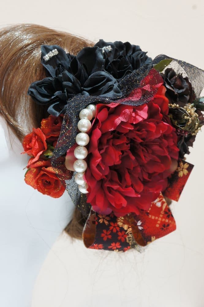 高級造花専門店アンクラフトは１級フラワー装飾技能士がアーティフィシャルフラワー（造花）を使用し、ご希望のアレンジメント、髪飾り、ブーケをオーダーメイドで制作致します。結婚記念日やお見舞いの花、花言葉に合わせたお花の贈り物や開店花、待合室用、応接用花、個性的な髪飾りや派手な花、大人可愛い、おしゃれなバラなどどんなオーダーでもお気軽にお問い合わせください。大阪、兵庫県、関西からアクセスが簡単。