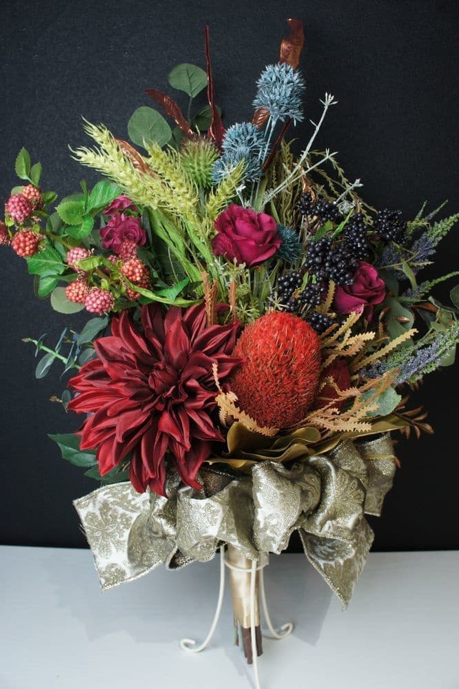 高級造花専門店アンクラフトは１級フラワー装飾技能士がアーティフィシャルフラワー（造花）で結婚式、ウェディングブーケ、髪飾り、ウェルカムボードなど無料相談開催。安くて低価格のブーケを10,000円からオーダーできます。ブーケのレッスン、只今レッスン料無料。おしゃれなブーケを制作致します。阪神電車、鳴尾・武庫川女子大駅。大阪、兵庫県、関西、西宮の隠れ家地下１階店舗あります。