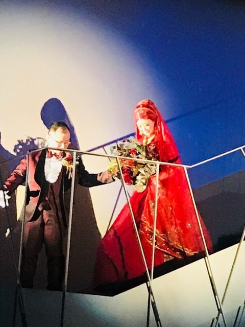 高級造花専門店アンクラフトは１級フラワー装飾技能士がアーティフィシャルフラワー（造花）で結婚式、ウェディングブーケ、髪飾り、ウェルカムボードなど無料相談開催。安くて低価格のブーケを10,000円からオーダーできます。ブーケのレッスン、只今レッスン料無料。おしゃれなブーケを制作致します。阪神電車、鳴尾・武庫川女子大駅。大阪、兵庫県、関西、西宮の隠れ家地下１階店舗あります。