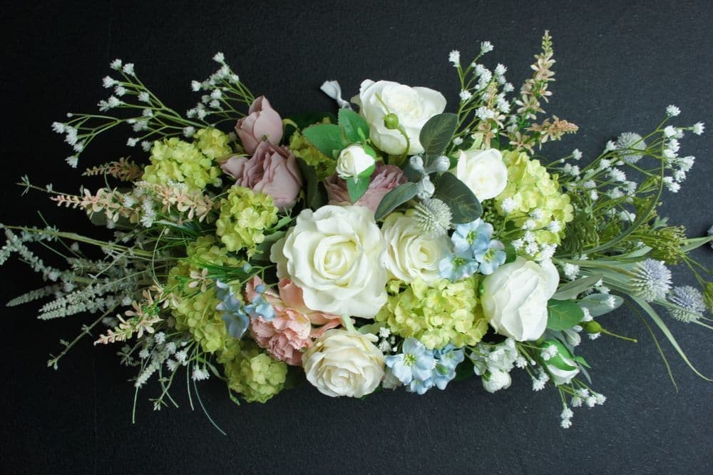 高級造花専門店アンクラフトは１級フラワー装飾技能士がアーティフィシャルフラワー（造花）で結婚式、ウェディングブーケ、髪飾り、ウェルカムボードなど無料相談開催。安くて低価格のブーケを10,000円からオーダーできます。ブーケのレッスン、只今レッスン料無料。おしゃれなブーケを制作致します。阪神電車、鳴尾・武庫川女子大駅。大阪、兵庫県、関西、西宮の隠れ家地下１階店舗あります。