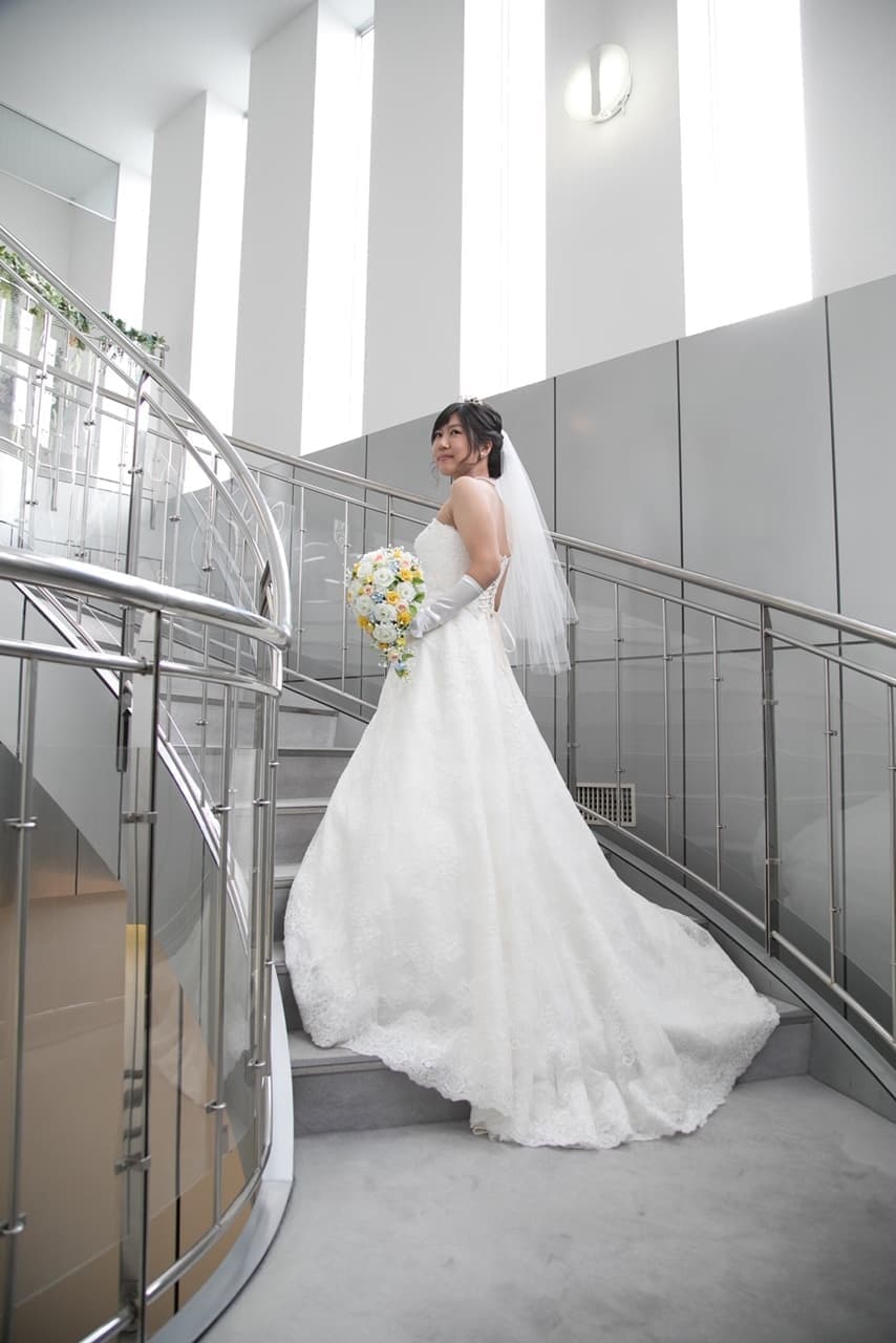 高級造花専門店アンクラフトは１級フラワー装飾技能士がアーティフィシャルフラワー（造花）で結婚式、ウェディングブーケ、髪飾り、ウェルカムボードなど無料相談開催。安くて低価格のブーケを10,000円からオーダーできます。ブーケのレッスン、只今レッスン料無料。おしゃれなブーケを制作致します。阪神電車、鳴尾・武庫川女子大駅。大阪、兵庫県、関西、西宮の隠れ家地下１階店舗あります。