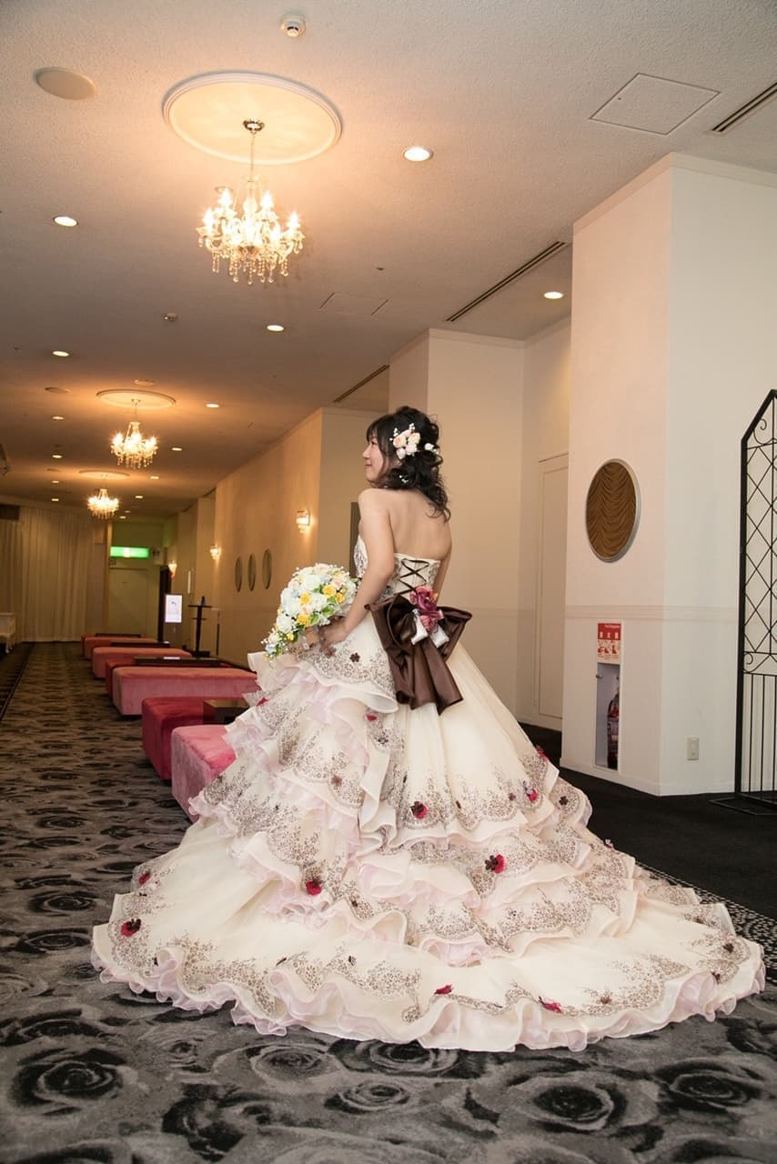 高級造花専門店アンクラフトは１級フラワー装飾技能士がアーティフィシャルフラワー（造花）で結婚式、ウェディングブーケ、髪飾り、ウェルカムボードなど無料相談開催。安くて低価格のブーケを10,000円からオーダーできます。ブーケのレッスン、只今レッスン料無料。おしゃれなブーケを制作致します。阪神電車、鳴尾・武庫川女子大駅。大阪、兵庫県、関西、西宮の隠れ家地下１階店舗あります。