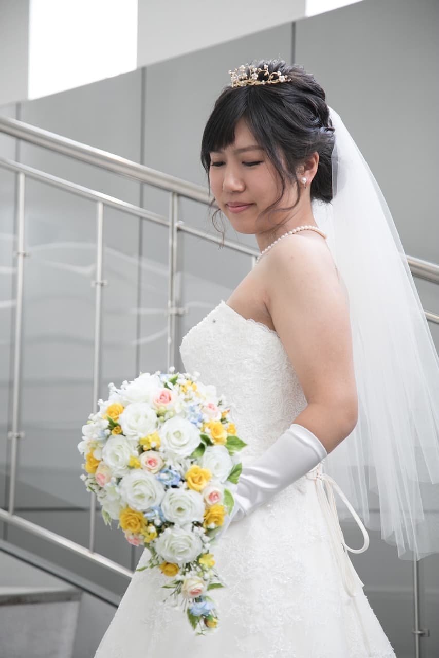 高級造花専門店アンクラフトはオーダーメイドでウェディングブーケの制作をしております。お花の事がわからなくても大丈夫。イメージ画像を送っていただければ花嫁様のイメージしているブーケを形にします。相談は無料。国家資格を持つ専門のスタッフが対応いたしますので安心してご相談ください。兵庫県・大阪・関西からのお問合せが沢山。