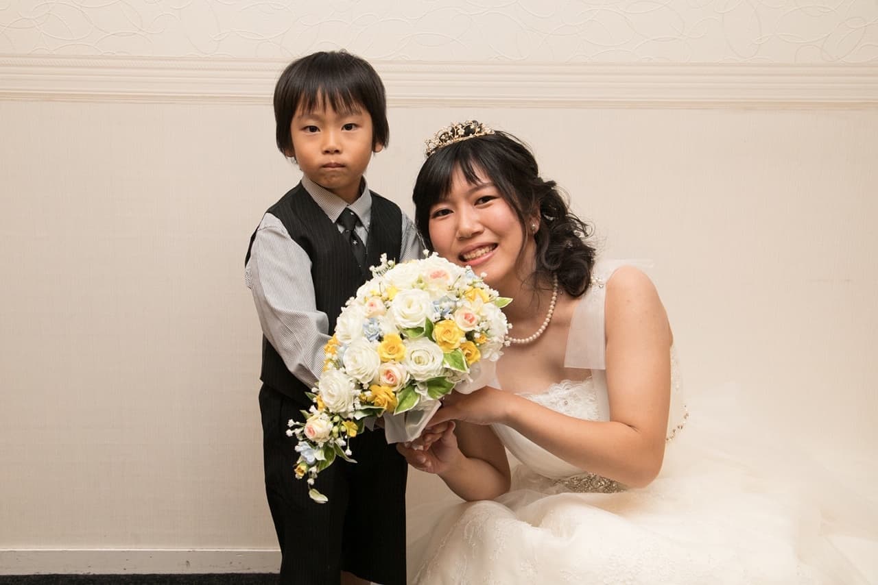 高級造花専門店アンクラフトは１級フラワー装飾技能士がアーティフィシャルフラワー（造花）で結婚式、ウェディングブーケ、髪飾り、ウェルカムボードなど無料相談開催。安くて低価格のブーケを10,000円からオーダーできます。ブーケのレッスン、只今レッスン料無料。おしゃれなブーケを制作致します。阪神電車、鳴尾・武庫川女子大駅。大阪、兵庫県、関西、西宮の隠れ家地下１階店舗あります。