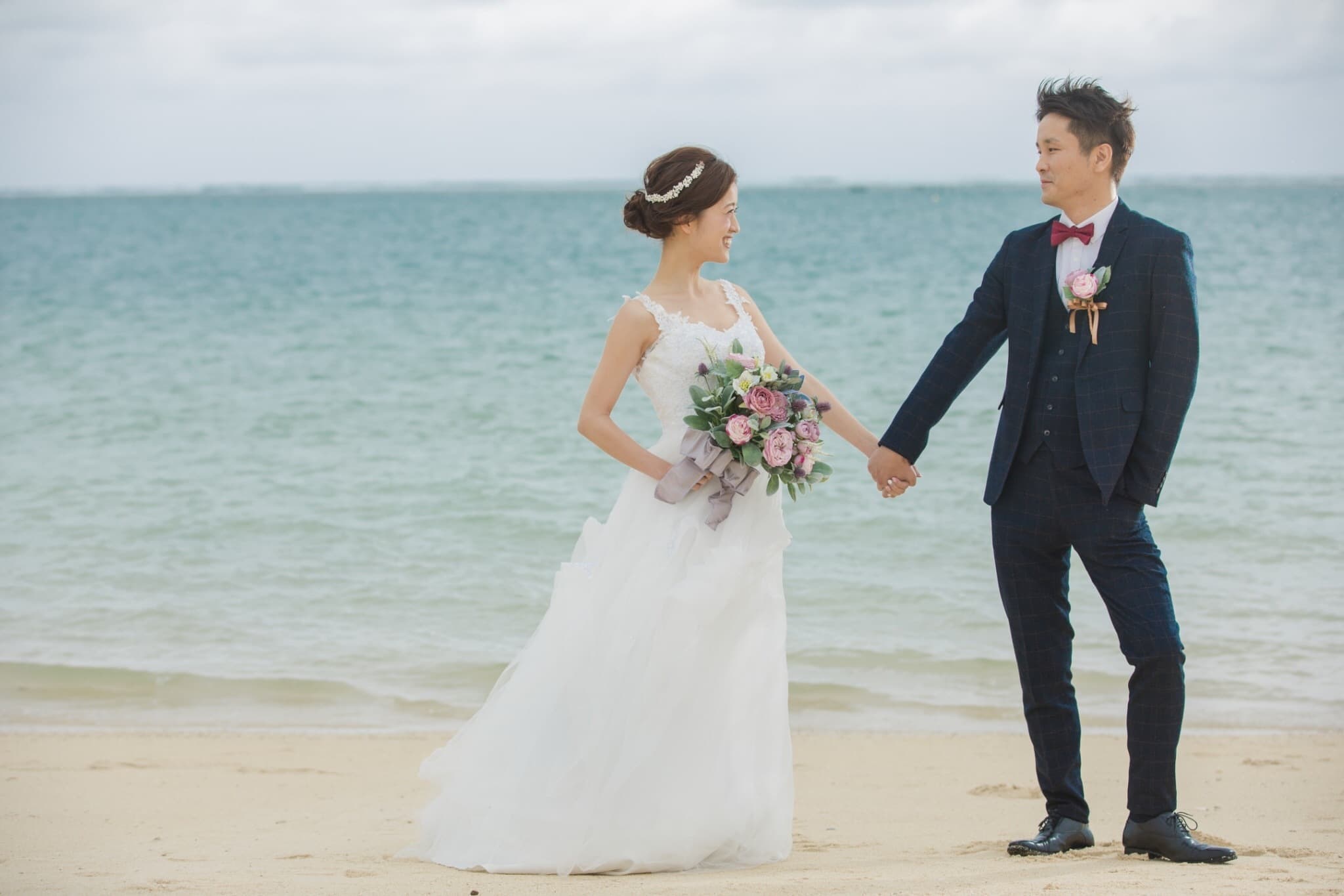 高級造花専門店アンクラフトは１級フラワー装飾技能士がアーティフィシャルフラワー（造花）で結婚式、ウェディングブーケ、髪飾り、ウェルカムボードなど無料相談開催。安くて低価格のブーケを10,000円からオーダーできます。ブーケのレッスン、只今レッスン料無料。おしゃれなブーケを制作致します。阪神電車、鳴尾・武庫川女子大駅。大阪、兵庫県、関西、西宮の隠れ家地下１階店舗あります。