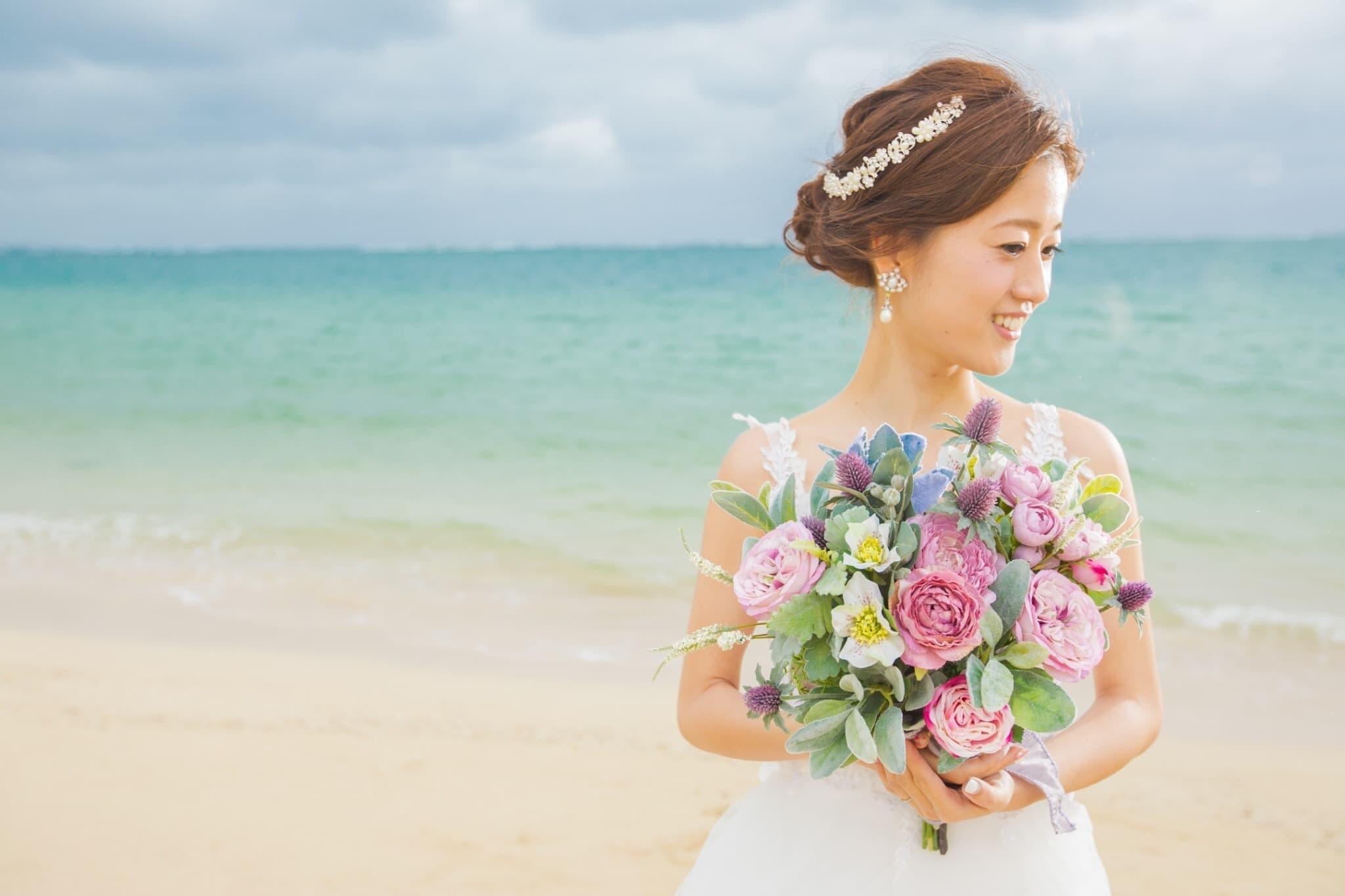 高級造花専門店アンクラフトは１級フラワー装飾技能士がアーティフィシャルフラワー（造花）で結婚式、ウェディングブーケ、髪飾り、ウェルカムボードなど無料相談開催。安くて低価格のブーケを10,000円からオーダーできます。ブーケのレッスン、只今レッスン料無料。おしゃれなブーケを制作致します。阪神電車、鳴尾・武庫川女子大駅。大阪、兵庫県、関西、西宮の隠れ家地下１階店舗あります。