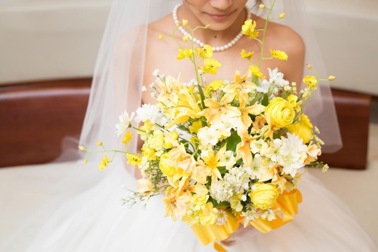 高級造花専門店アンクラフトはオーダーメイドでウェディングブーケの制作をしております。お花の事がわからなくても大丈夫。イメージ画像を送っていただければ花嫁様のイメージしているブーケを形にします。相談は無料。国家資格を持つ専門のスタッフが対応いたしますので安心してご相談ください。兵庫県・大阪・関西からのお問合せが沢山。