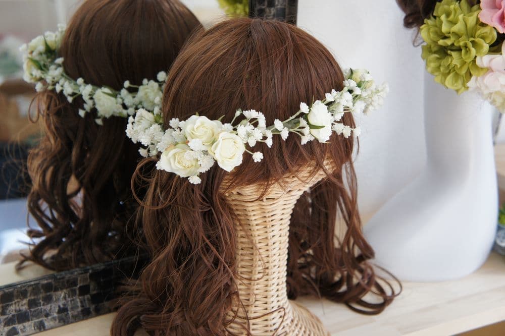 かすみ草の花冠　花冠　可愛い　個性的　高級造花専門店アンクラフトはアーティフィシャルフラワー（高級造花）専門店です。生花のような繊細なお花なのに枯れずにお手入れ不要なところが人気になっています。オーダーメイドの髪飾りを承っております。成人式用・結婚式用・披露宴・パーティ用・七五三御祝い等ご用意しております。　国家資格1級　大阪　関西　兵庫県