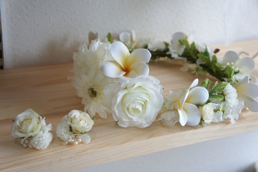 プルメリアの花冠　花冠　可愛い　個性的　高級造花専門店アンクラフトはアーティフィシャルフラワー（高級造花）専門店です。生花のような繊細なお花なのに枯れずにお手入れ不要なところが人気になっています。オーダーメイドの髪飾りを承っております。成人式用・結婚式用・披露宴・パーティ用・七五三御祝い等ご用意しております。　国家資格1級　大阪　関西　兵庫県