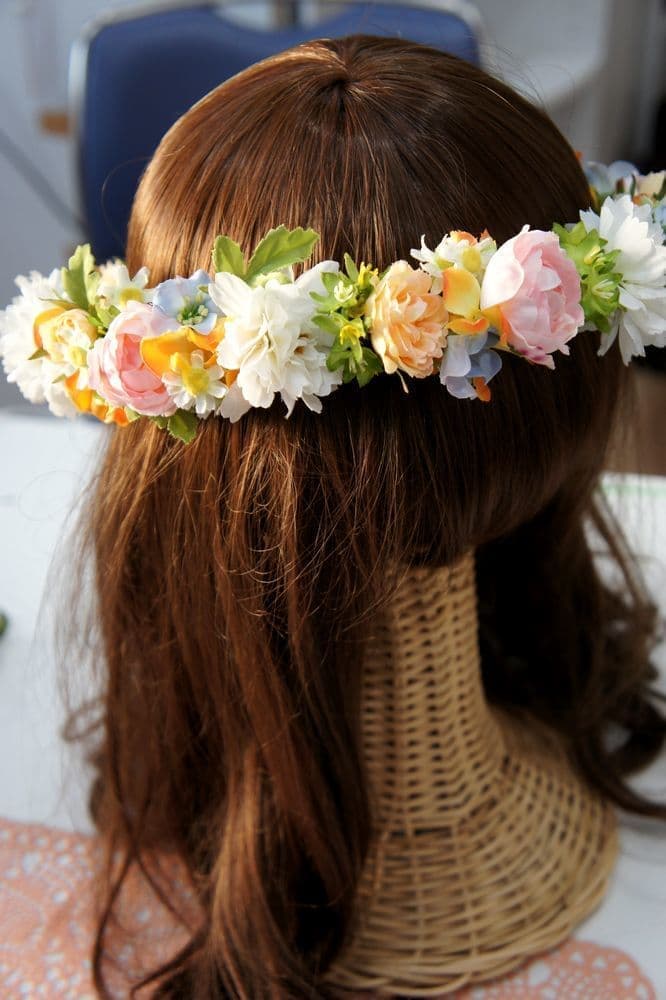 花冠　可愛い　個性的　高級造花専門店アンクラフトはアーティフィシャルフラワー（高級造花）専門店です。生花のような繊細なお花なのに枯れずにお手入れ不要なところが人気になっています。オーダーメイドの髪飾りを承っております。成人式用・結婚式用・披露宴・パーティ用・七五三御祝い等ご用意しております。　国家資格1級　大阪　関西　兵庫県