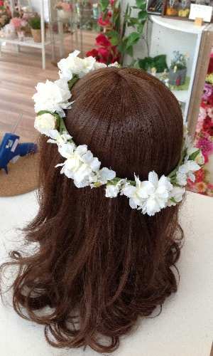 花冠　可愛い　個性的　高級造花専門店アンクラフトはアーティフィシャルフラワー（高級造花）専門店です。生花のような繊細なお花なのに枯れずにお手入れ不要なところが人気になっています。オーダーメイドの髪飾りを承っております。成人式用・結婚式用・披露宴・パーティ用・七五三御祝い等ご用意しております。　国家資格1級　大阪　関西　兵庫県