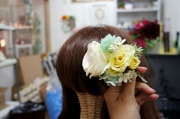 花冠　可愛い　個性的　高級造花専門店アンクラフトはアーティフィシャルフラワー（高級造花）専門店です。生花のような繊細なお花なのに枯れずにお手入れ不要なところが人気になっています。オーダーメイドの髪飾りを承っております。成人式用・結婚式用・披露宴・パーティ用・七五三御祝い等ご用意しております。　国家資格1級　大阪　関西　兵庫県