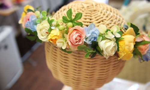 　華やかな花冠　贅沢にお花でトップを華やかにしたい方は、この花冠ですね　キュートでカワイイ♡花嫁さんに是非おすすめしたいです　