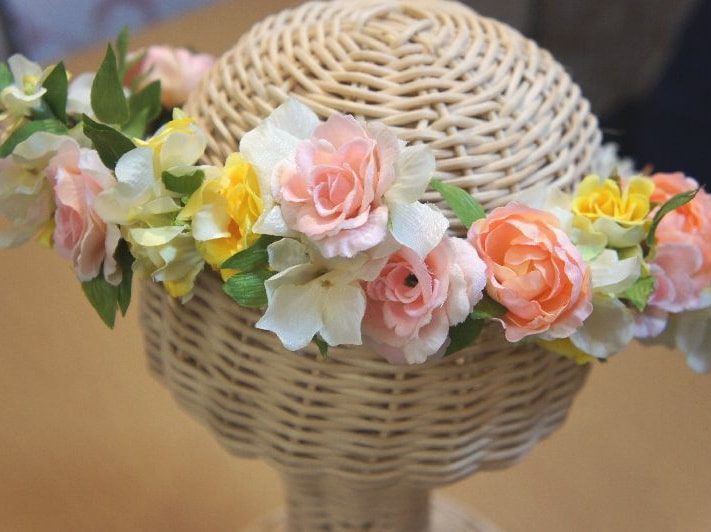 1DAY　レッスン　アンクラフトの花教室は超初心者様向けの1DAYレッスン。アーティフィシャルフラワーやお花を触った事の無い方・未経験の方専門なので大丈夫です。好きなお花を選んでアレンジメント、ブーケ、リース、壁掛け、花束など好きな作品を作りましょう。お祝いやご自宅用、記念日にも喜ばれます。国家資格を持つプロがマンツーマンで指導。２時間完結の造花のレッスンです。大阪、兵庫県、関西からでもアクセスOK。