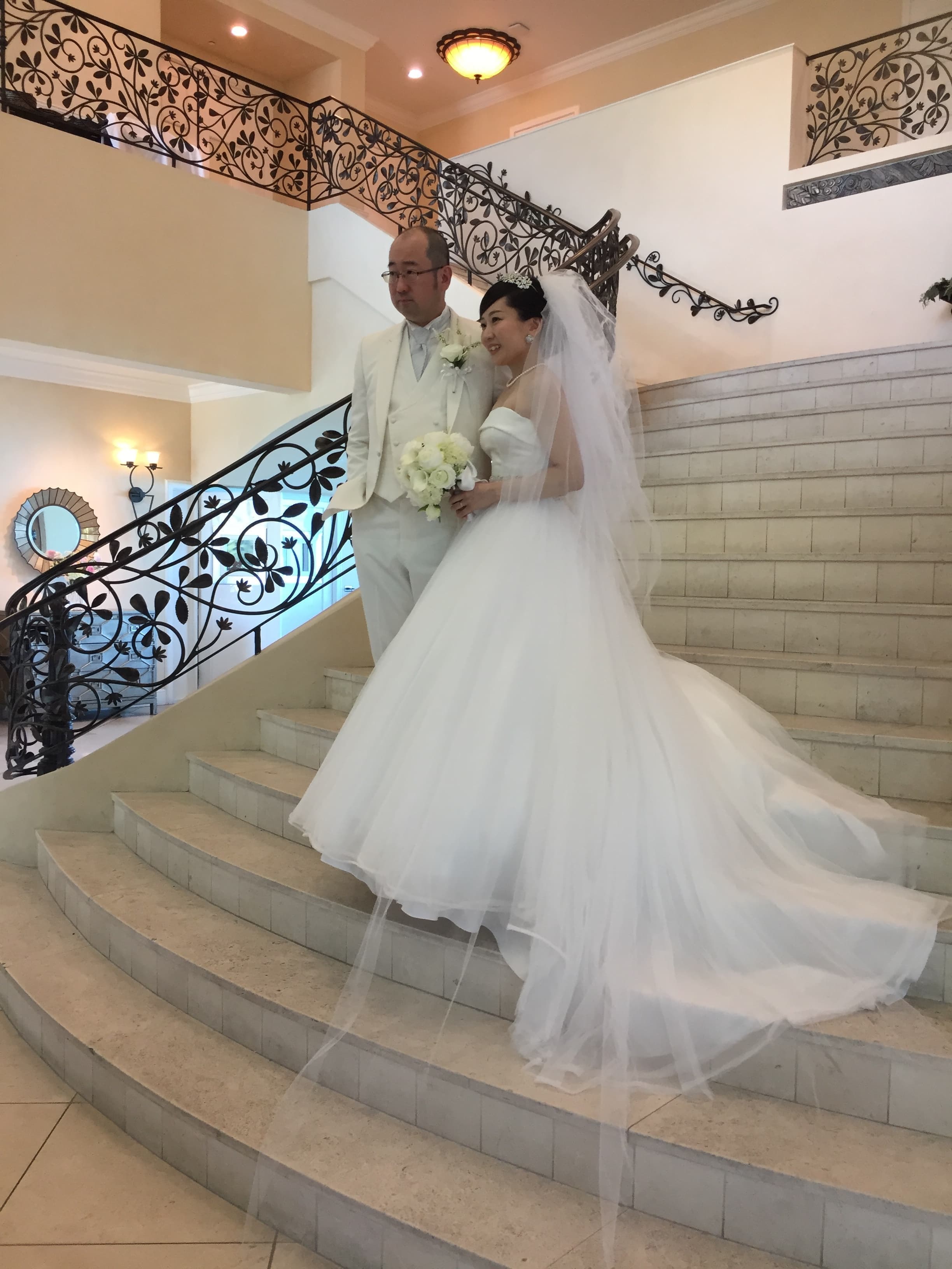 アンクラフトの花教室は超初心者様向けの1DAYレッスン。アーティフィシャルフラワーやお花を触った事の無い方・未経験の方専門なので大丈夫です。好きなお花を選んでアレンジメント、ブーケ、リース、壁掛け、花束など好きな作品を作りましょう。お祝いやご自宅用、記念日にも喜ばれます。国家資格を持つプロがマンツーマンで指導。２時間完結の造花のレッスンです。大阪、兵庫県、関西からでもアクセスOK。