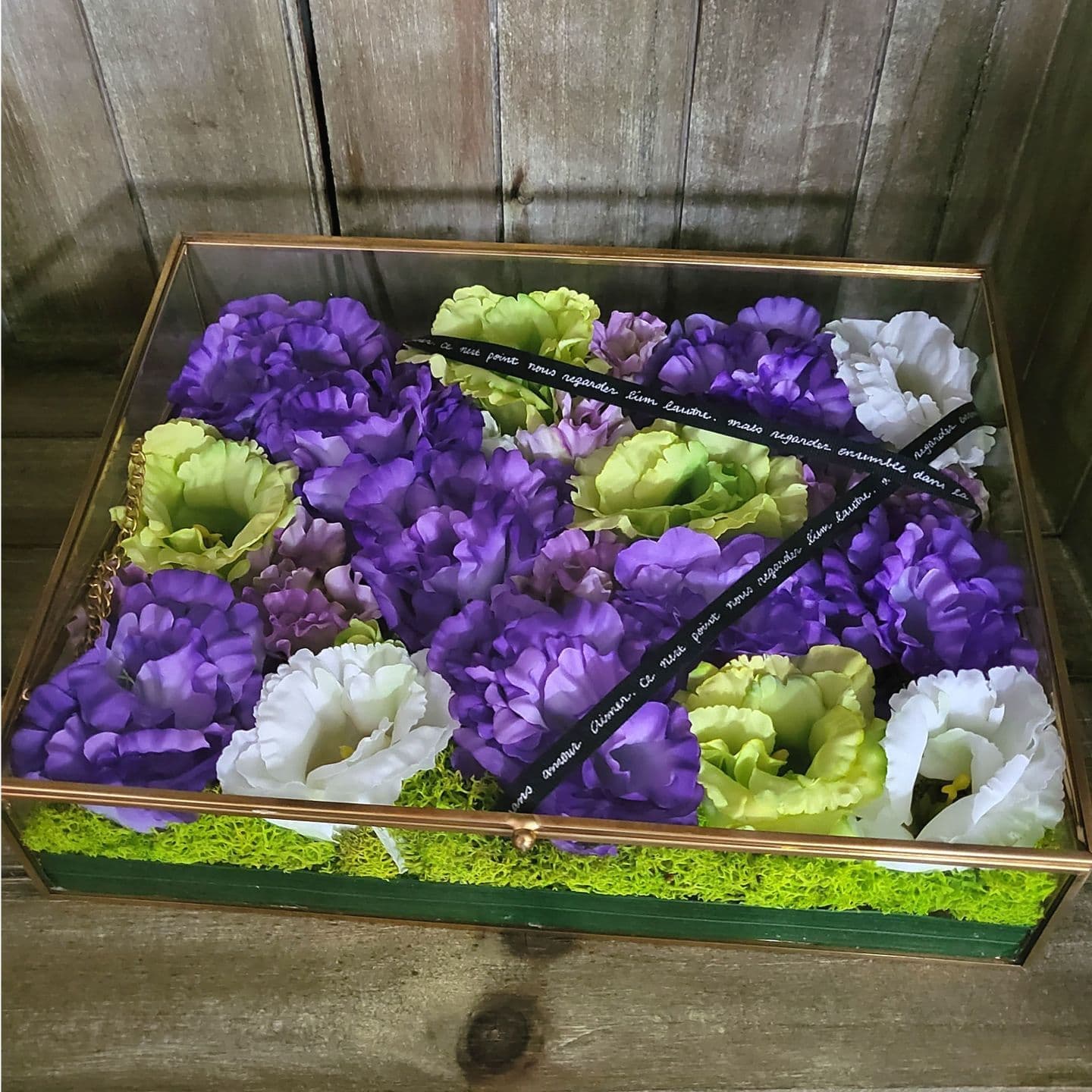 高級造花専門店アンクラフトは１級フラワー装飾技能士がアーティフィシャルフラワー（造花）を使用し、ご希望のアレンジメント、髪飾り、ブーケをオーダーメイドで制作致します。結婚記念日やお見舞いの花、花言葉に合わせたお花の贈り物や開店花、待合室用、応接用花、個性的な髪飾りや派手な花、大人可愛い、おしゃれなバラなどどんなオーダーでもお気軽にお問い合わせください。大阪、兵庫県、関西からアクセスが簡単。