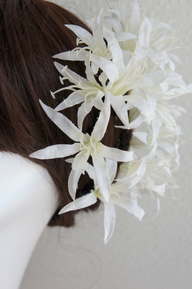 ダイヤモンドリリーの髪飾り