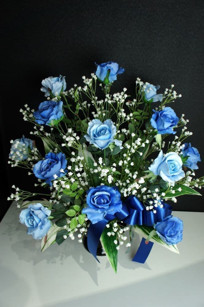 青いバラのアレンジ　高級造花専門店アンクラフトは１級フラワー装飾技能士がアーティフィシャルフラワー（造花）を使用し、ご希望のアレンジメント、髪飾り、ブーケをオーダーメイドで制作致します。結婚記念日やお見舞いの花、花言葉に合わせたお花の贈り物や開店花、待合室用、応接用花、個性的な髪飾りや派手な花、大人可愛い、おしゃれなバラなどどんなオーダーでもお気軽にお問い合わせください。大阪、兵庫県、関西からアクセスが簡単。
